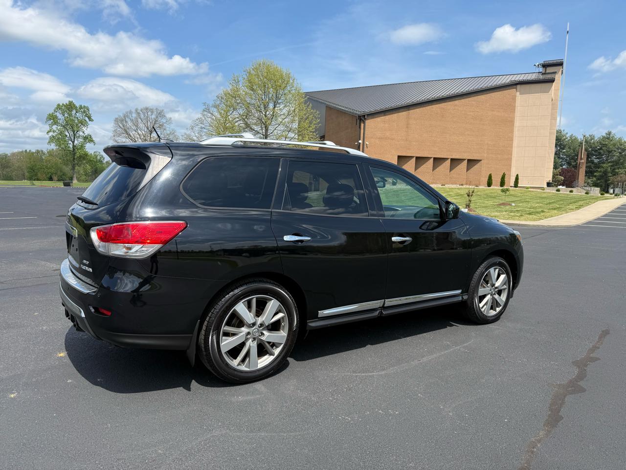 Nissan Pathfinder Platinum 4WD 2014