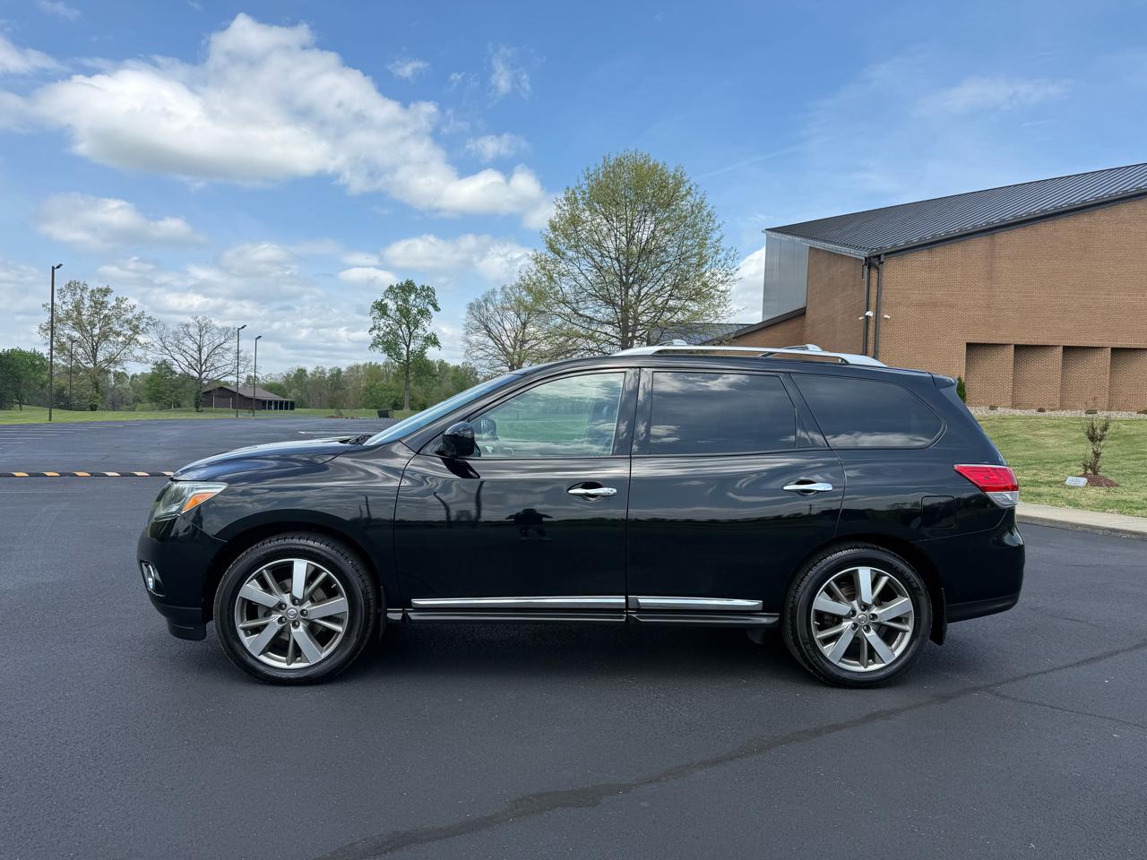 Nissan Pathfinder Platinum 4WD 2014