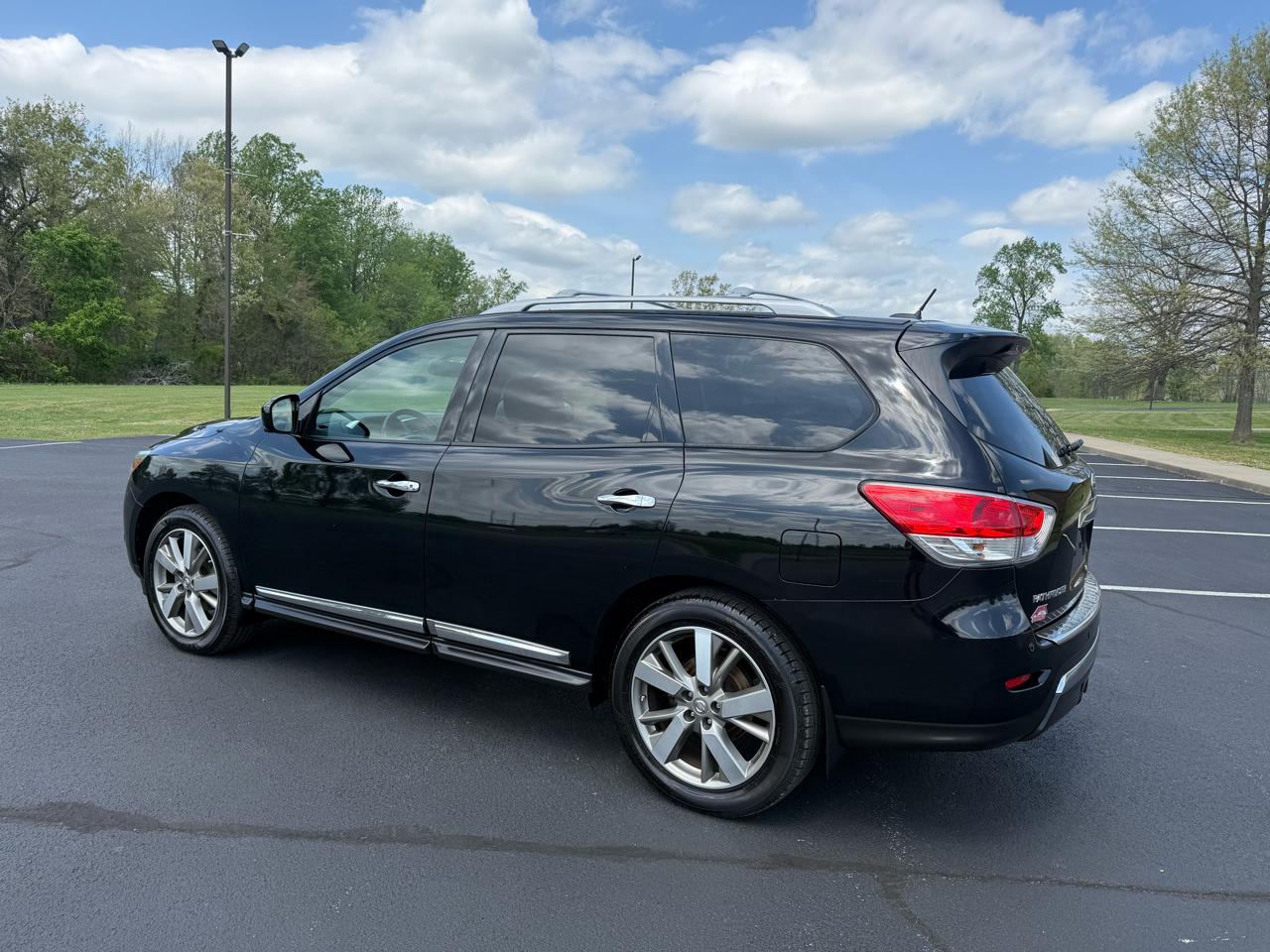 Nissan Pathfinder Platinum 4WD 2014