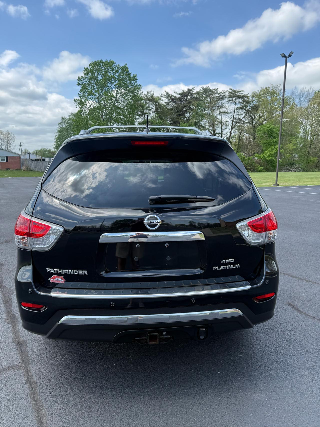 Nissan Pathfinder Platinum 4WD 2014