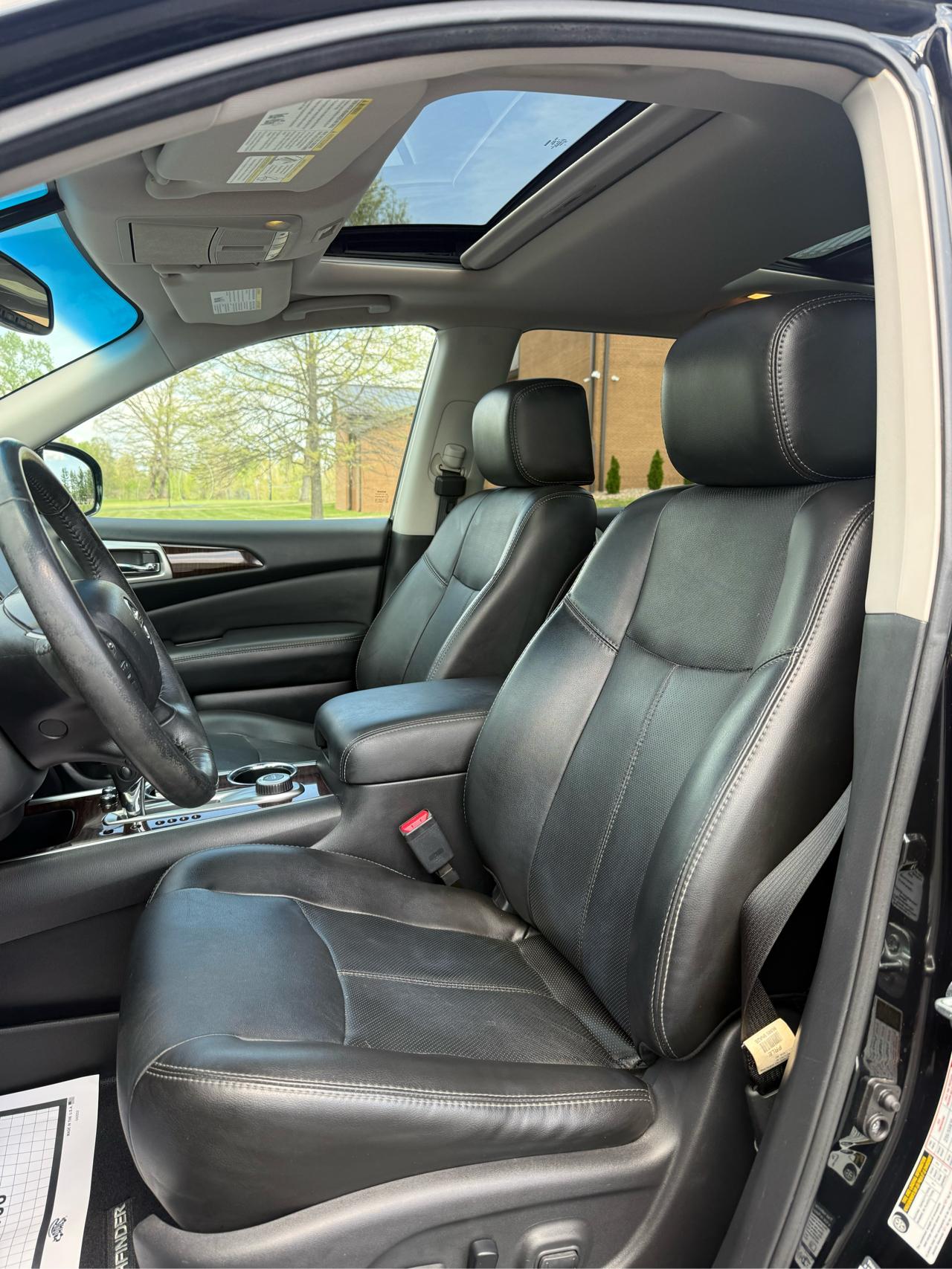 Nissan Pathfinder Platinum 4WD 2014