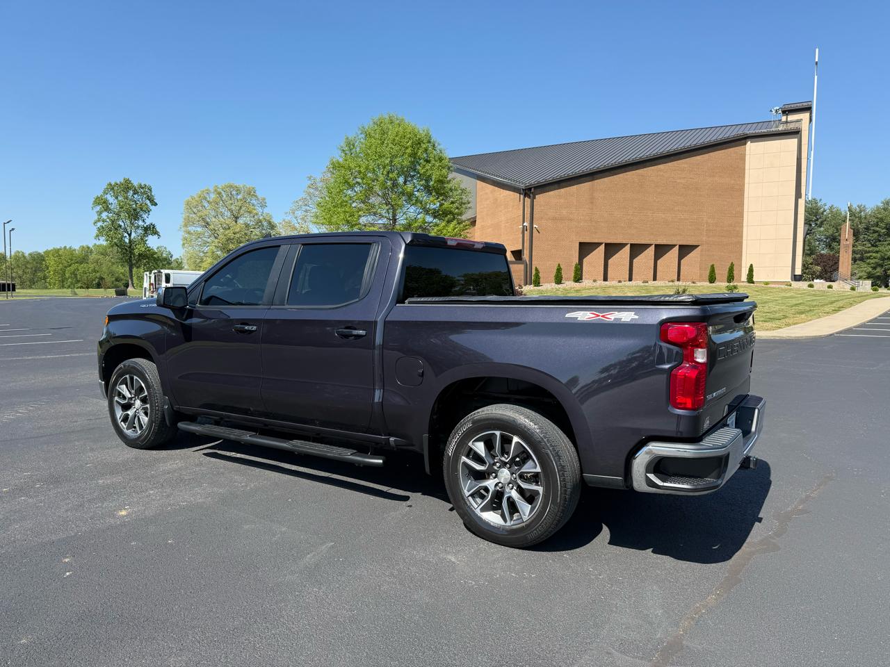 Chevrolet Silverado 1500 LT Crew Cab 4WD 2022
