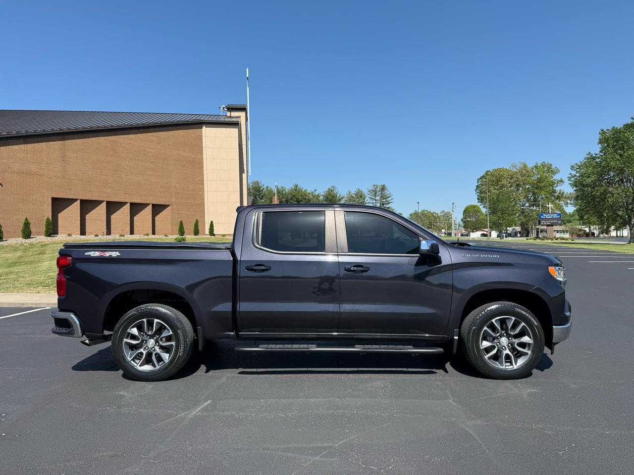 Chevrolet Silverado 1500 LT Crew Cab 4WD 2022