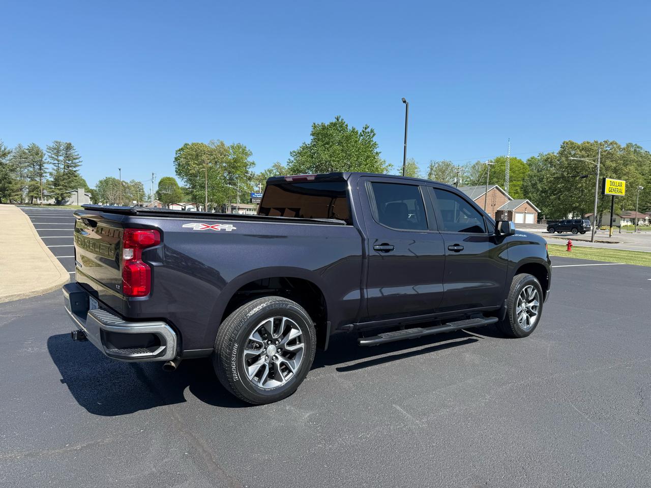 Chevrolet Silverado 1500 LT Crew Cab 4WD 2022