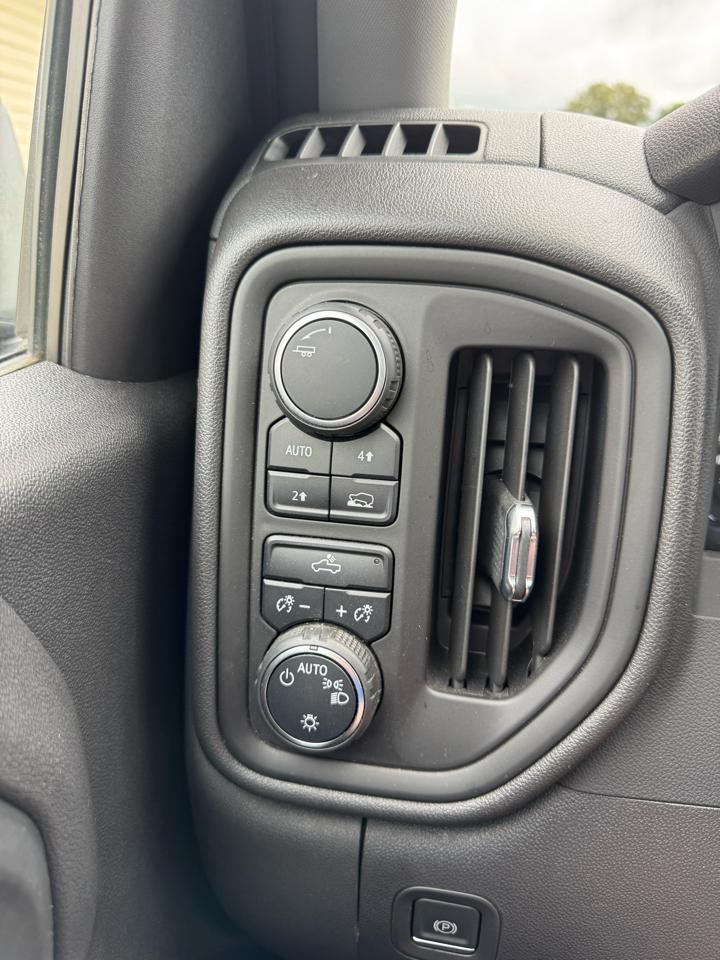Chevrolet Silverado 1500 Custom Crew Cab 4WD 2022