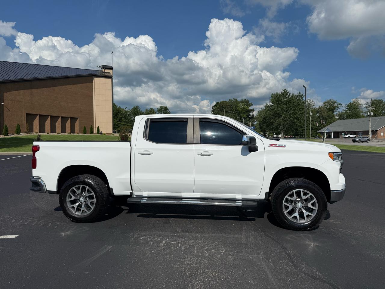 Chevrolet Silverado 1500 LT Z71 Crew Cab 4WD 2022