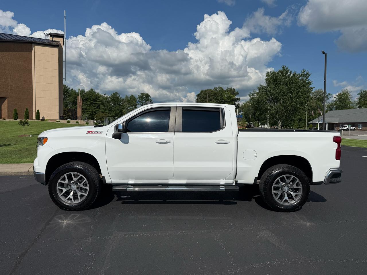 Chevrolet Silverado 1500 LT Z71 Crew Cab 4WD 2022