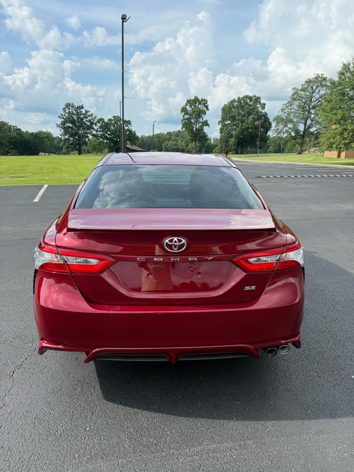 Toyota Camry SE 2018
