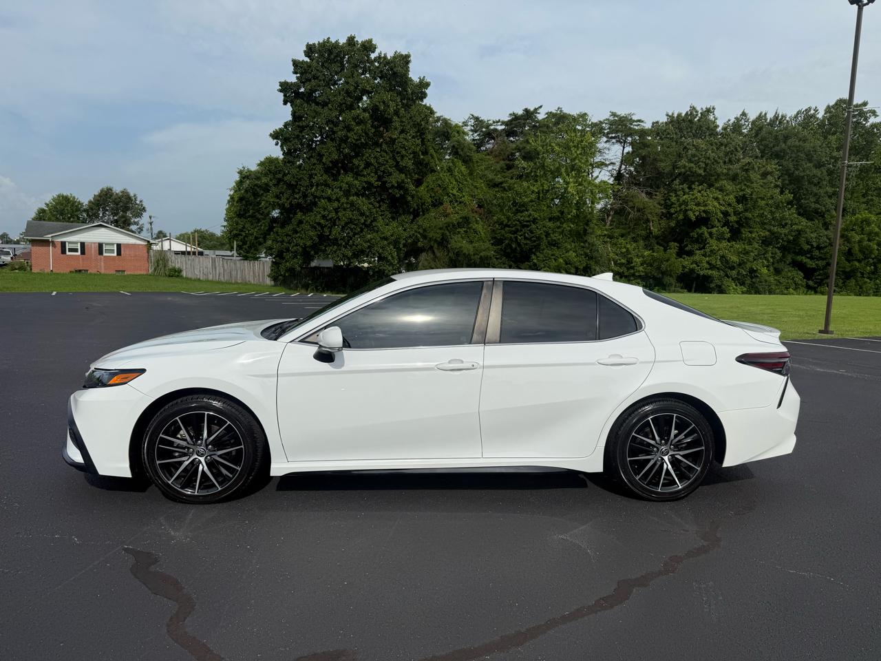 Toyota Camry SE 2022