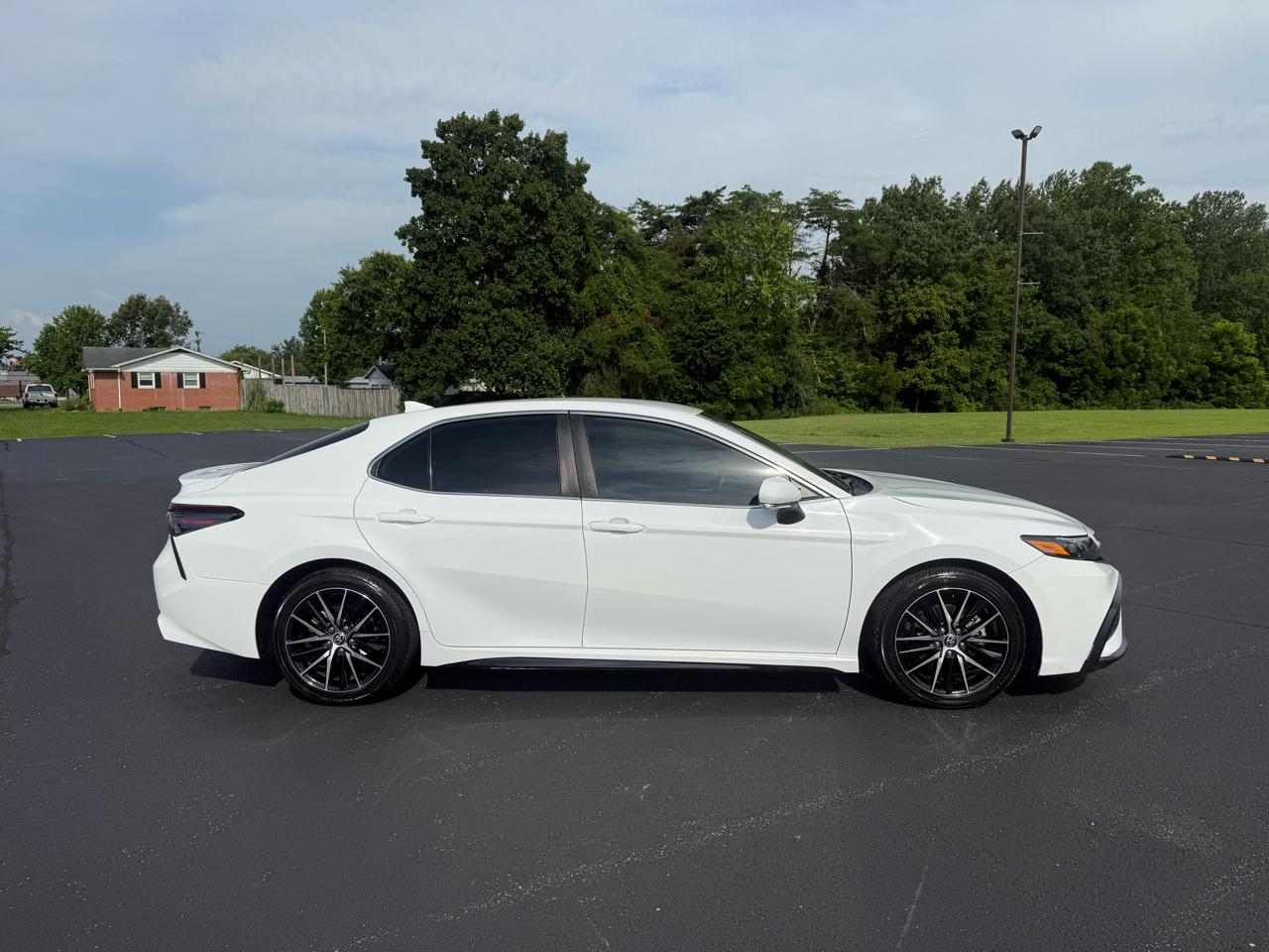Toyota Camry SE 2022