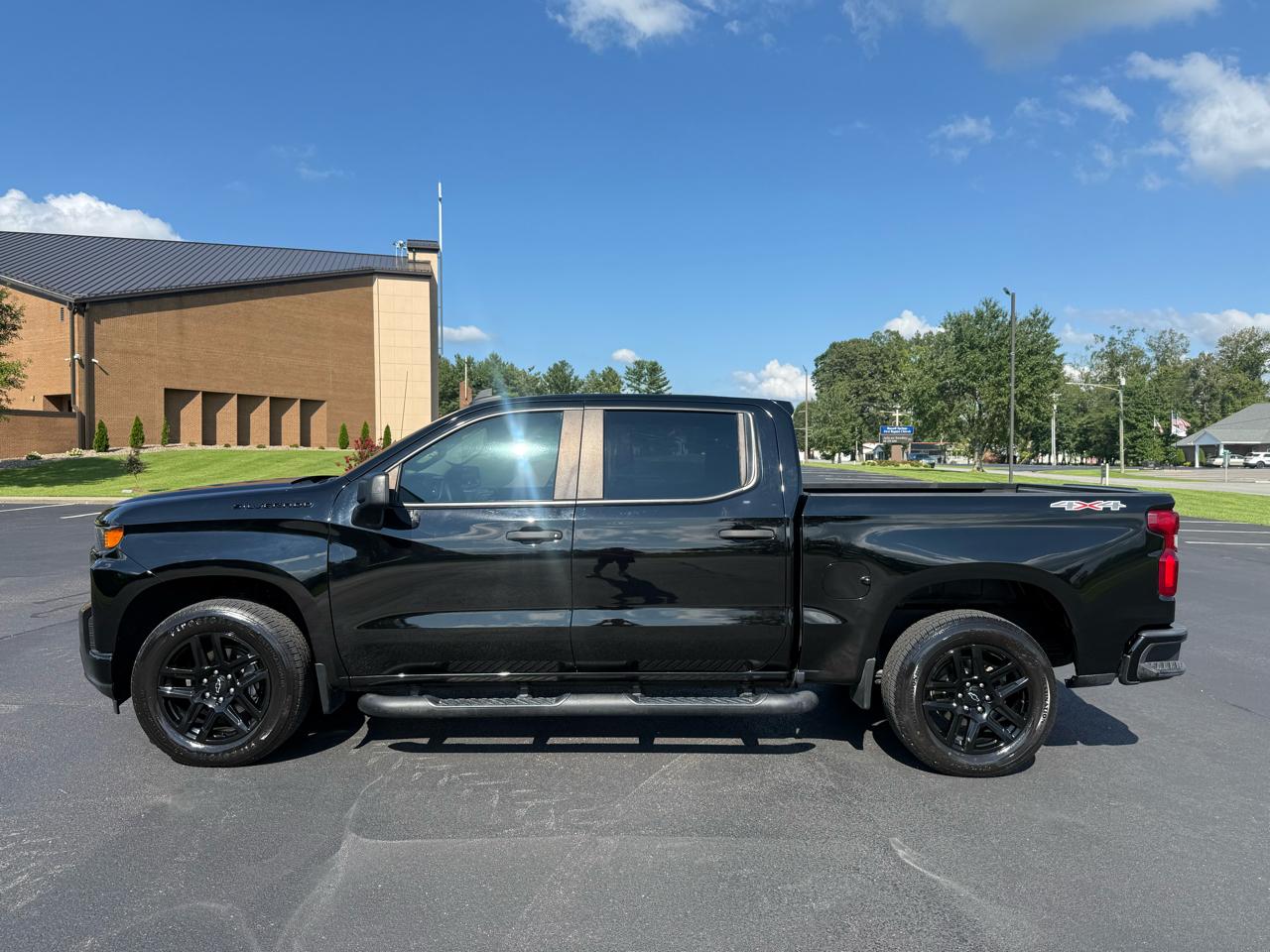 Chevrolet Silverado 1500 Custom Crew Cab Short Box 4WD 2021