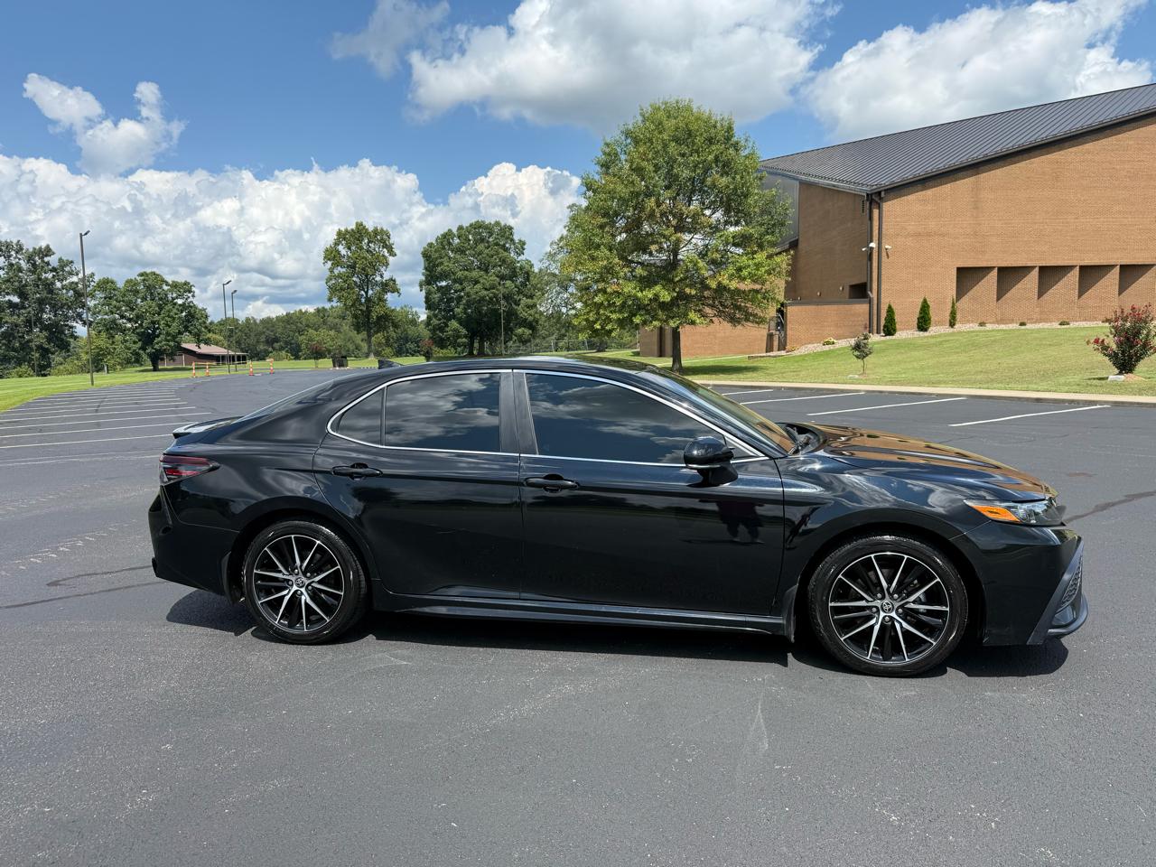 Toyota Camry SE 2024