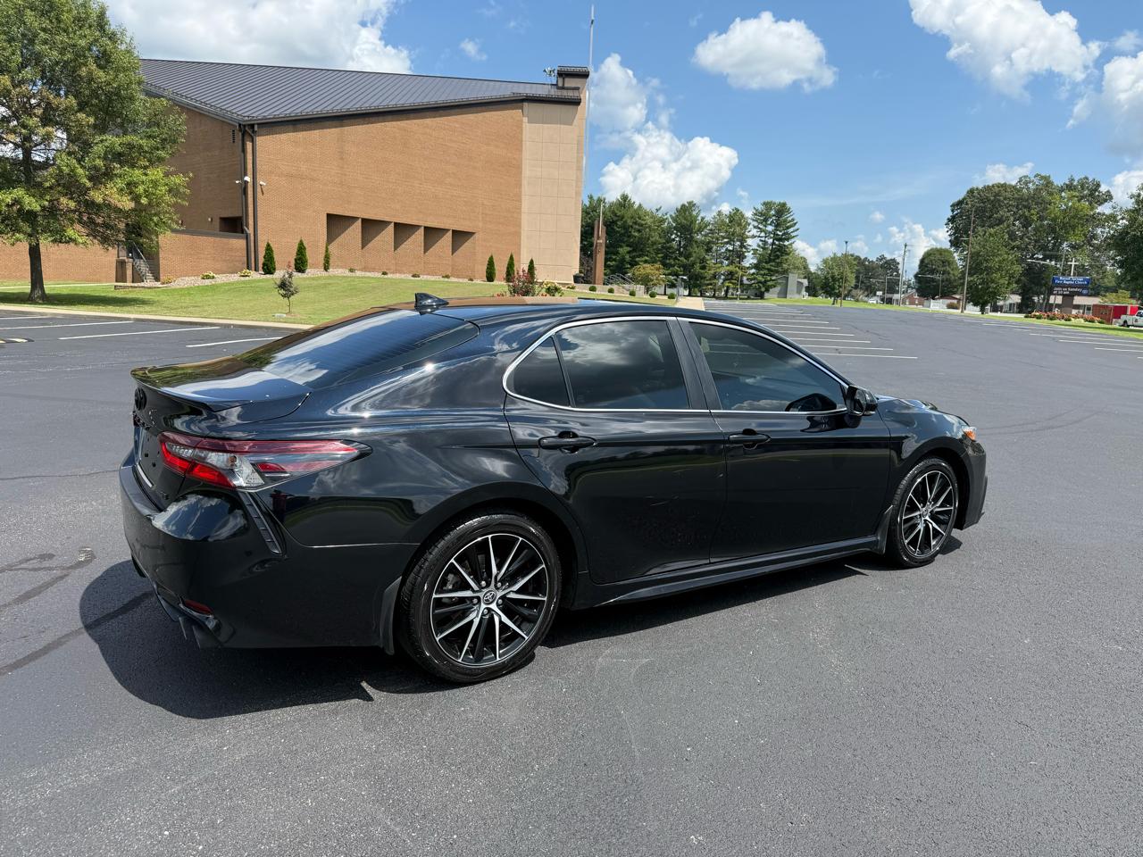 Toyota Camry SE 2024