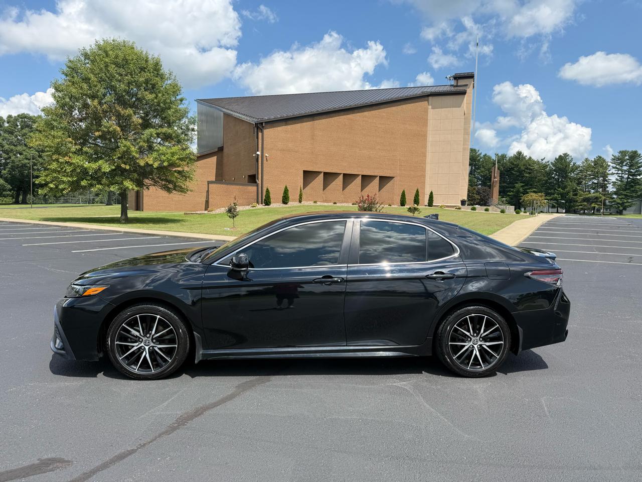 Toyota Camry SE 2024