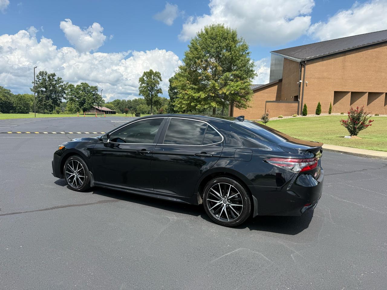 Toyota Camry SE 2024