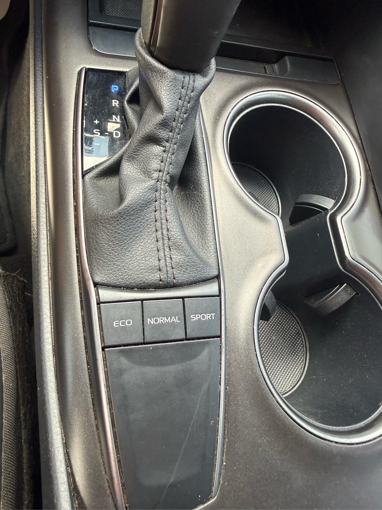 Toyota Camry SE 2024