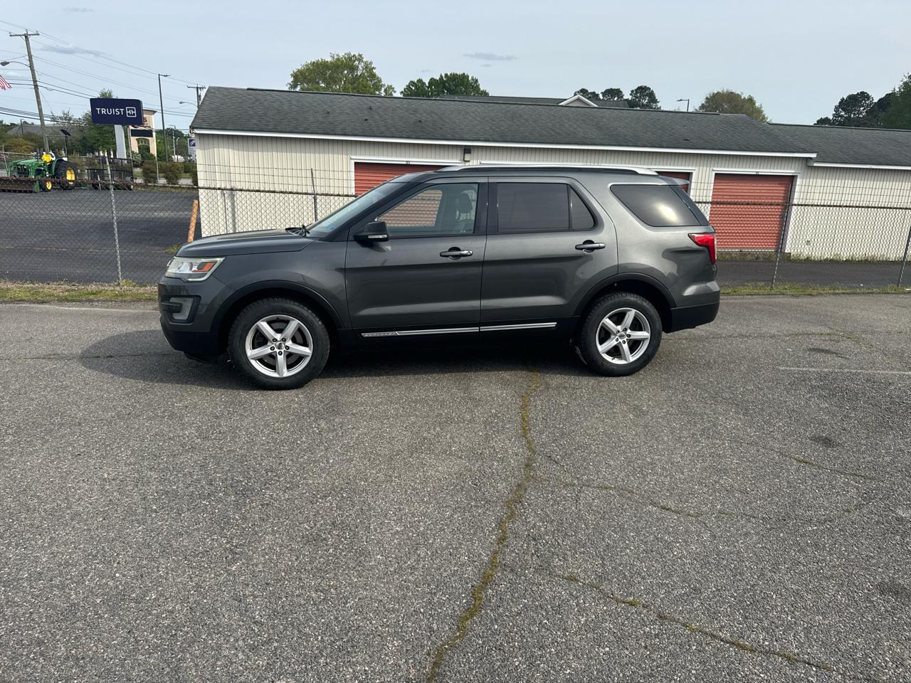 Ford Explorer 4dr 112" WB XLT 4WD 2017