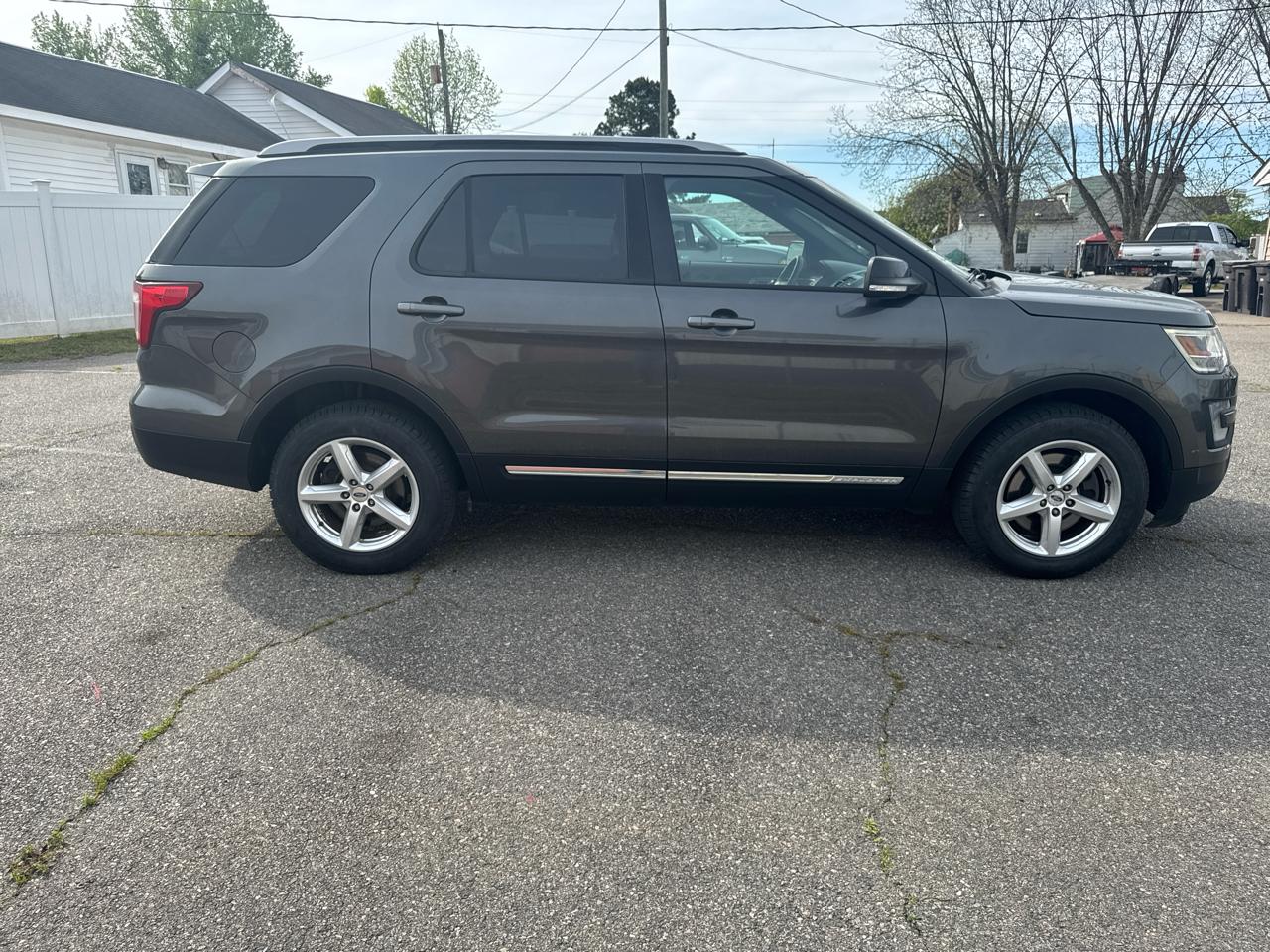 Ford Explorer 4dr 112" WB XLT 4WD 2017