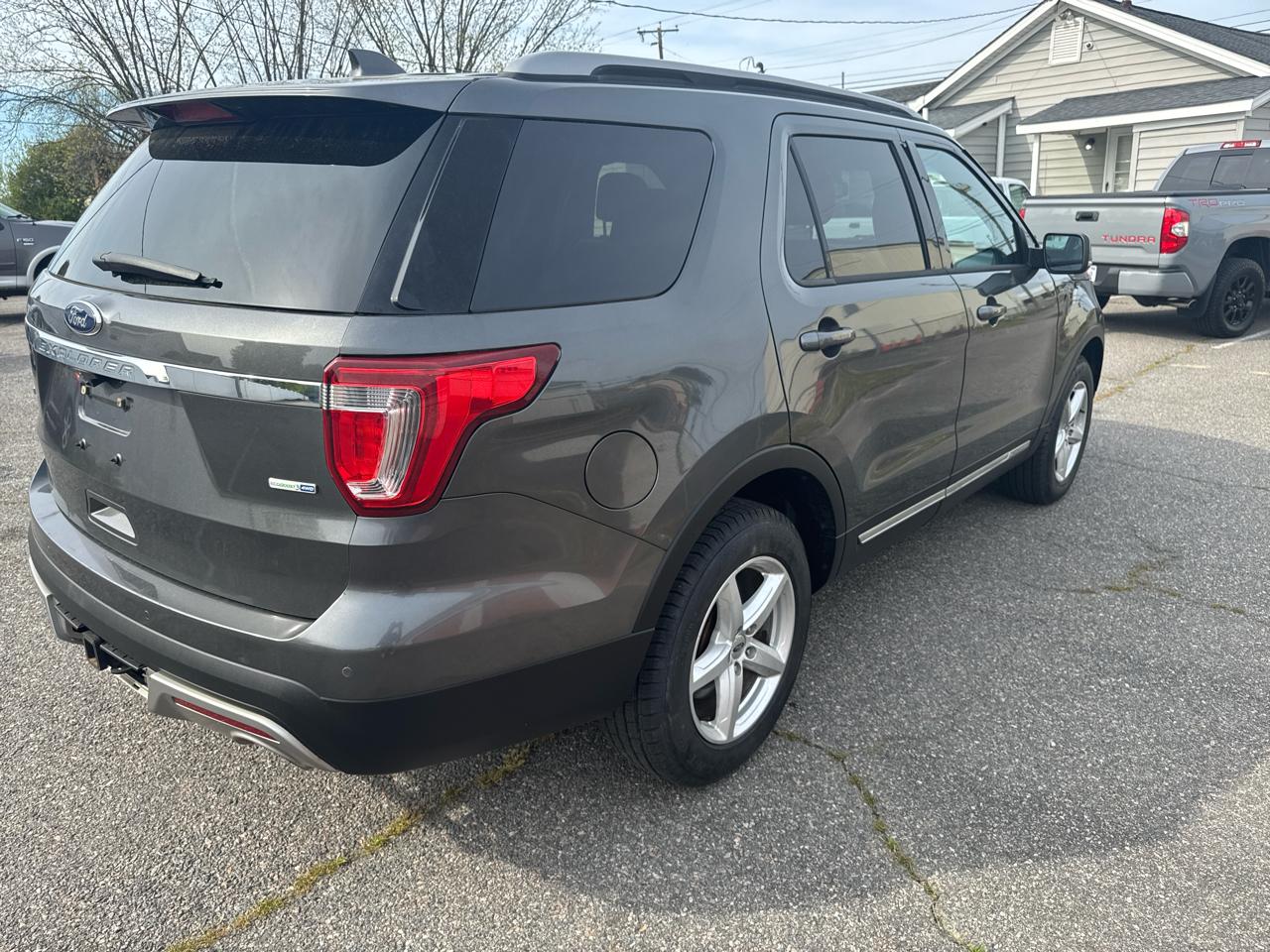 Ford Explorer 4dr 112" WB XLT 4WD 2017