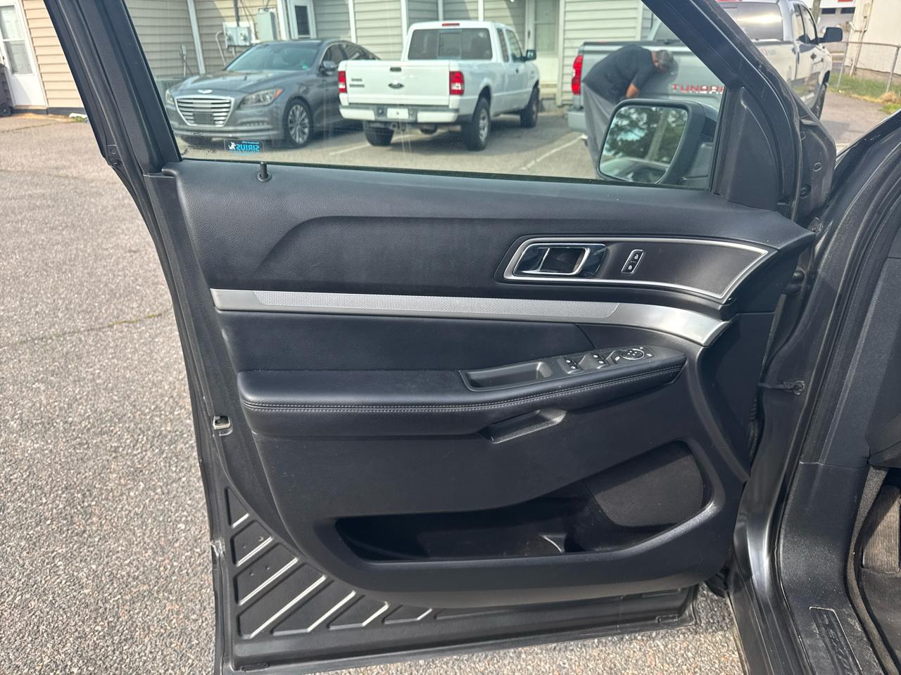 Ford Explorer 4dr 112" WB XLT 4WD 2017