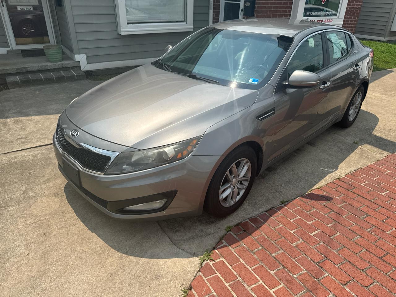 Kia Optima LX MT 2013