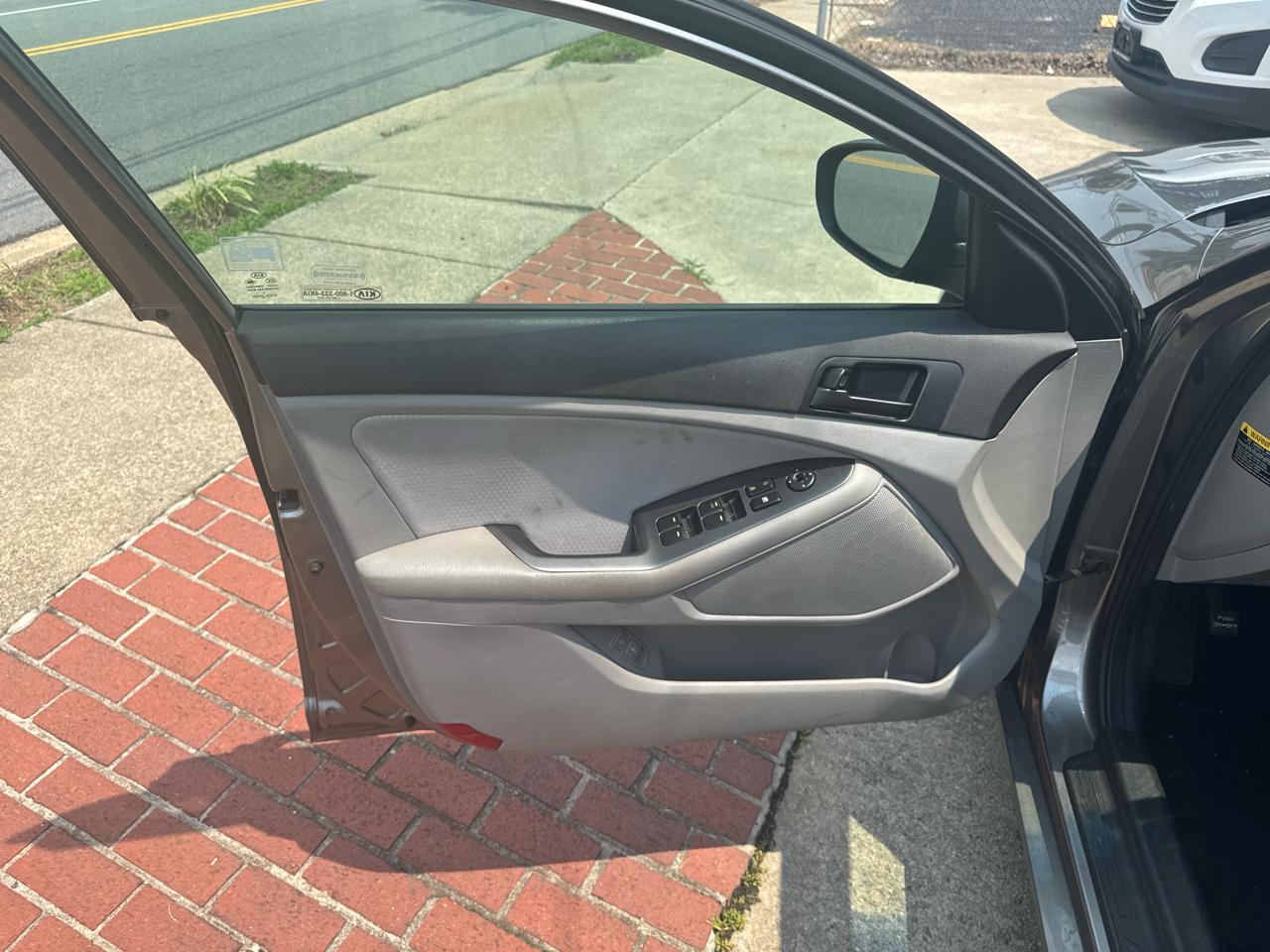 Kia Optima LX MT 2013