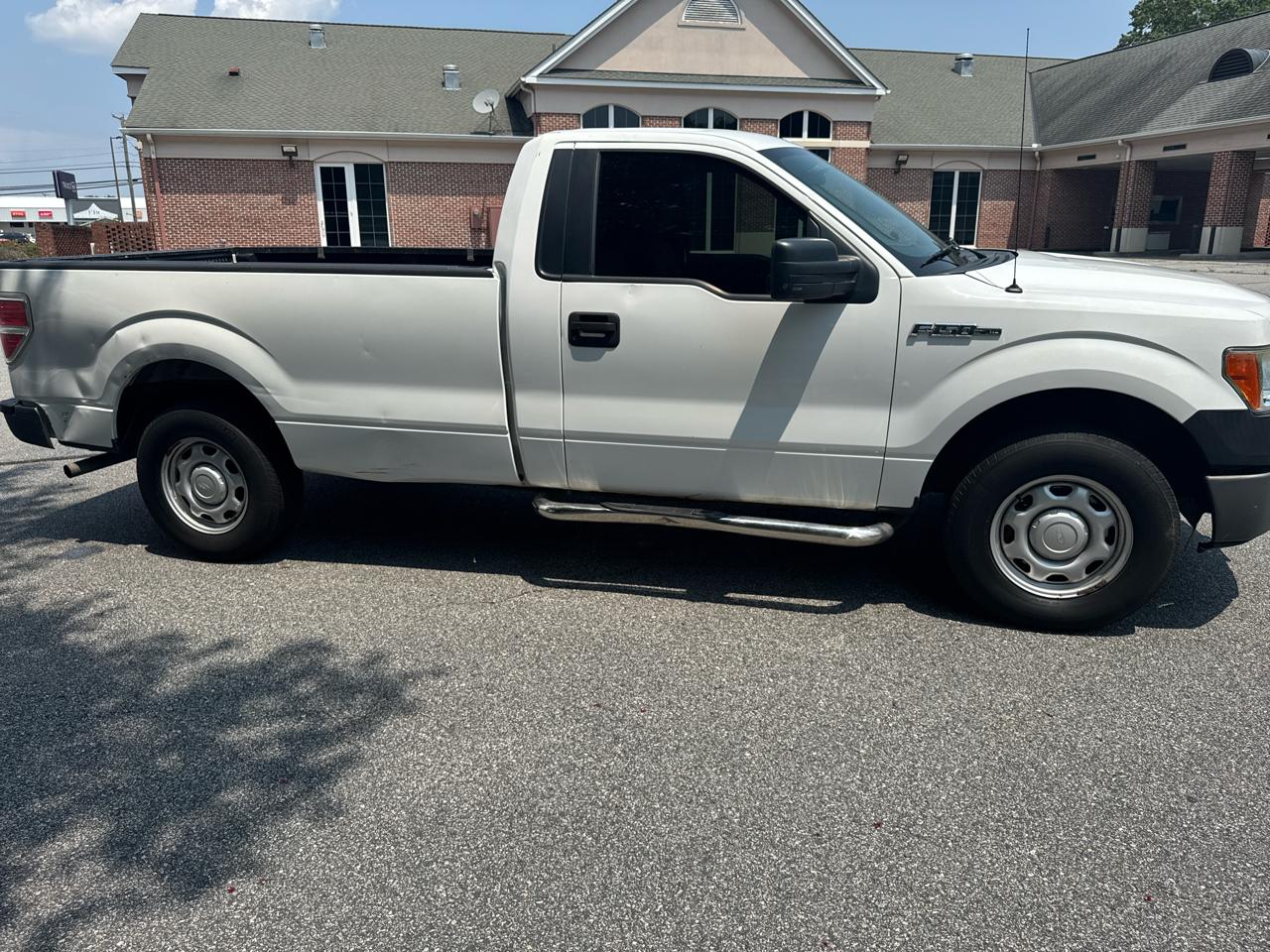 Ford F-150 2WD Reg Cab 126" XL 2012