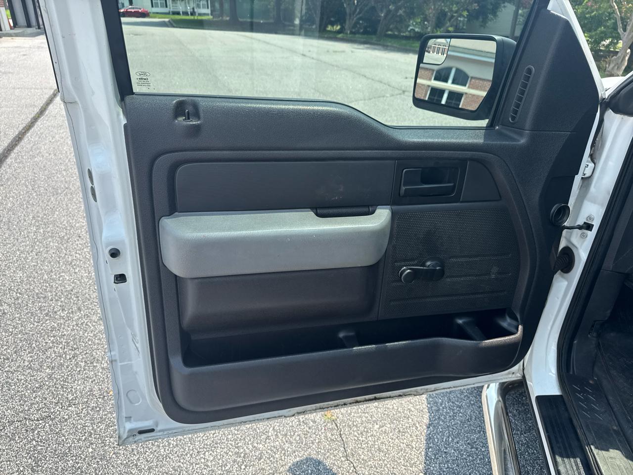 Ford F-150 2WD Reg Cab 126" XL 2012