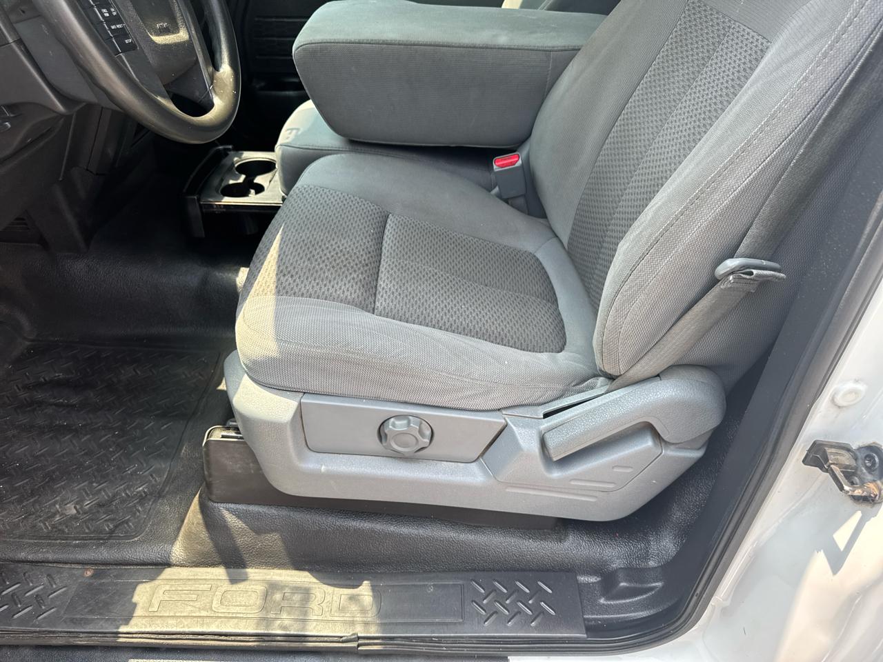 Ford F-150 2WD Reg Cab 126" XL 2012