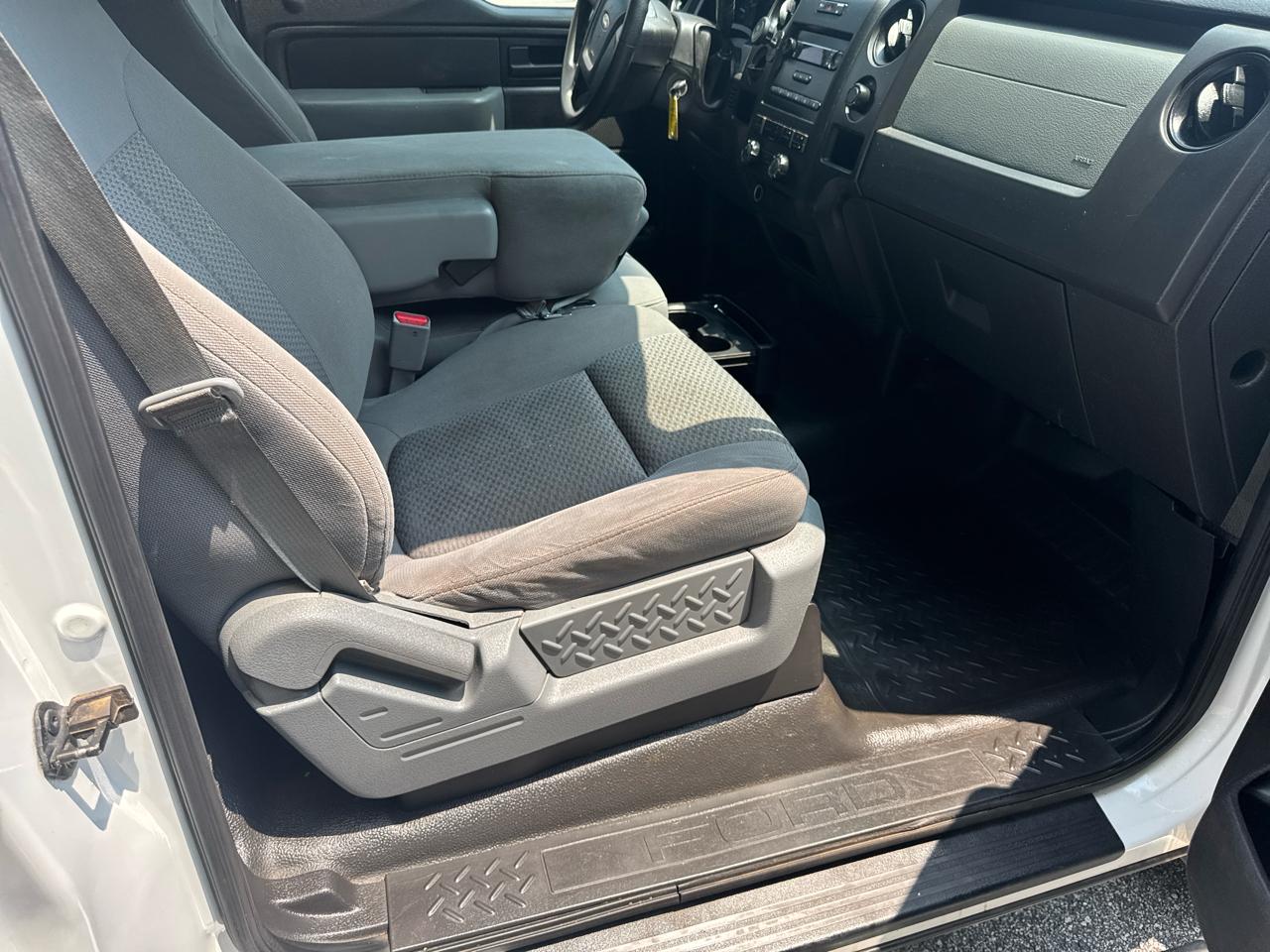 Ford F-150 2WD Reg Cab 126" XL 2012