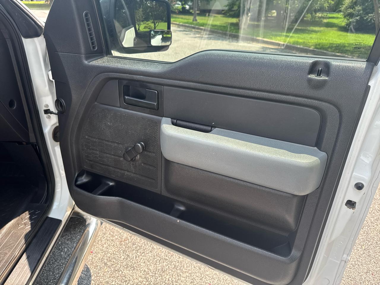 Ford F-150 2WD Reg Cab 126" XL 2012