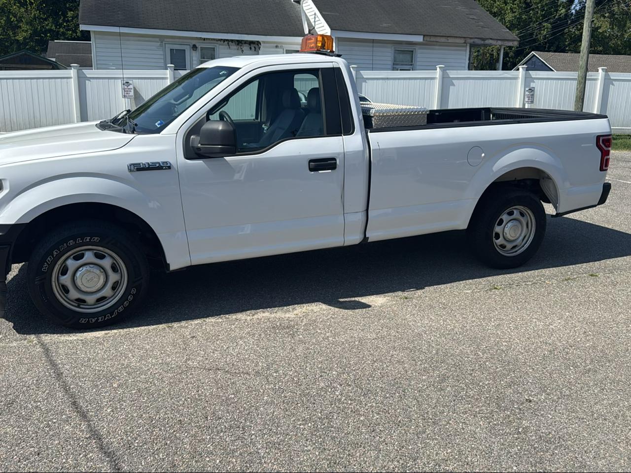 2018 Ford F-150 2WD Reg Cab 122.5" XL