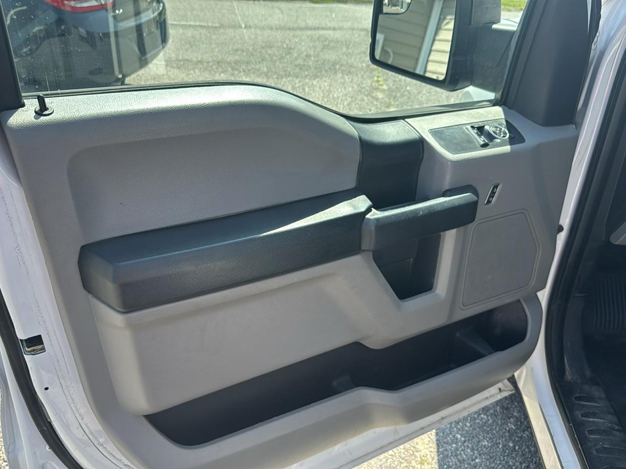 Ford F-150 2WD Reg Cab 122.5" XL 2018