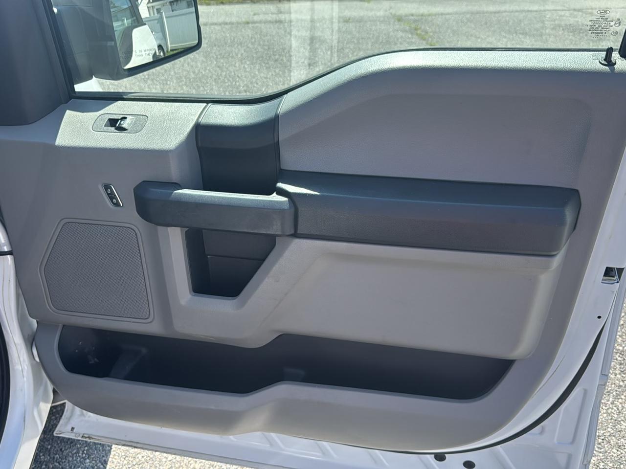 Ford F-150 2WD Reg Cab 122.5" XL 2018