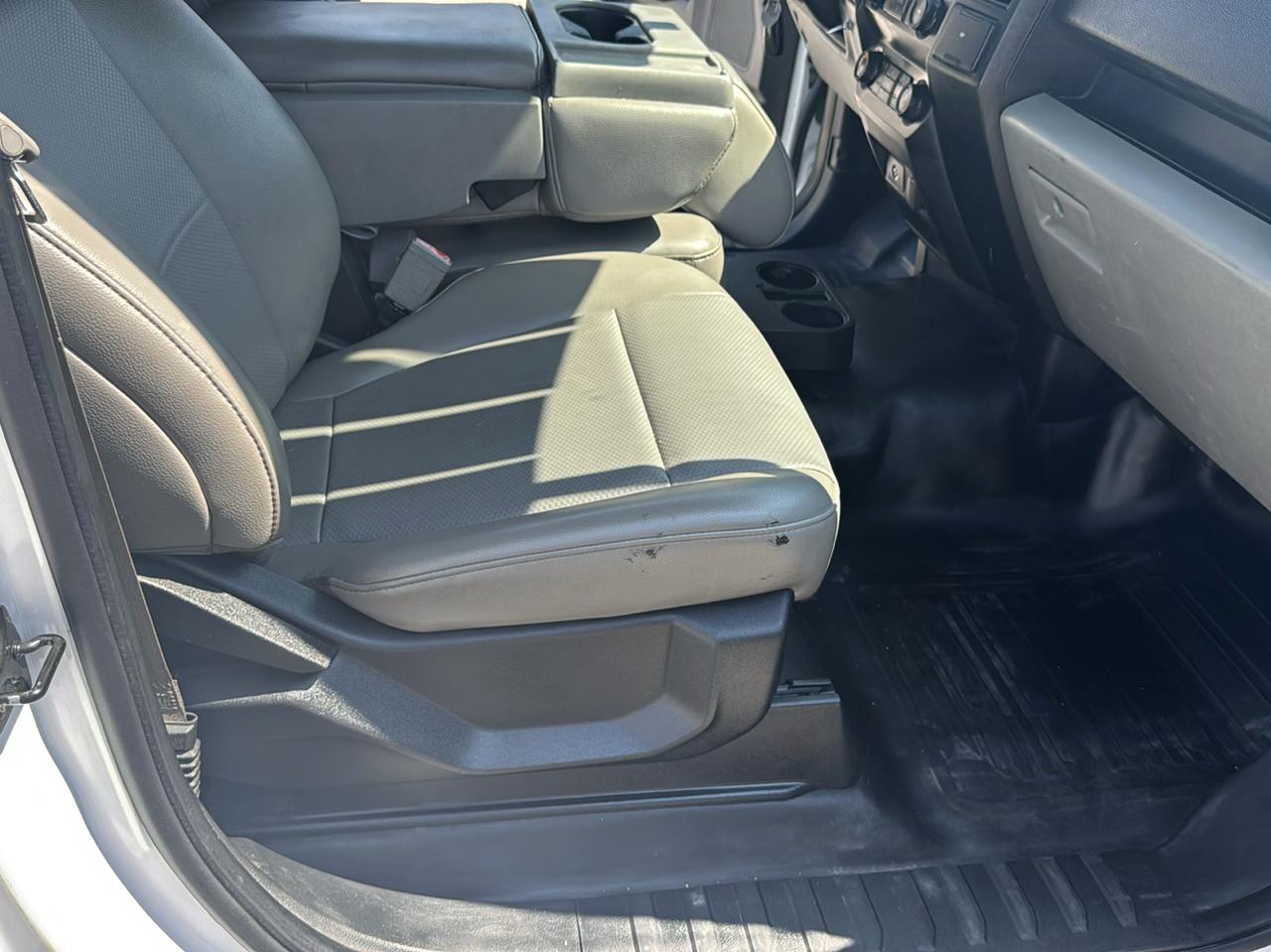 Ford F-150 2WD Reg Cab 122.5" XL 2018