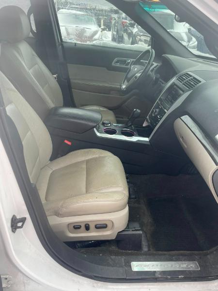 Ford Explorer Base FWD 2014