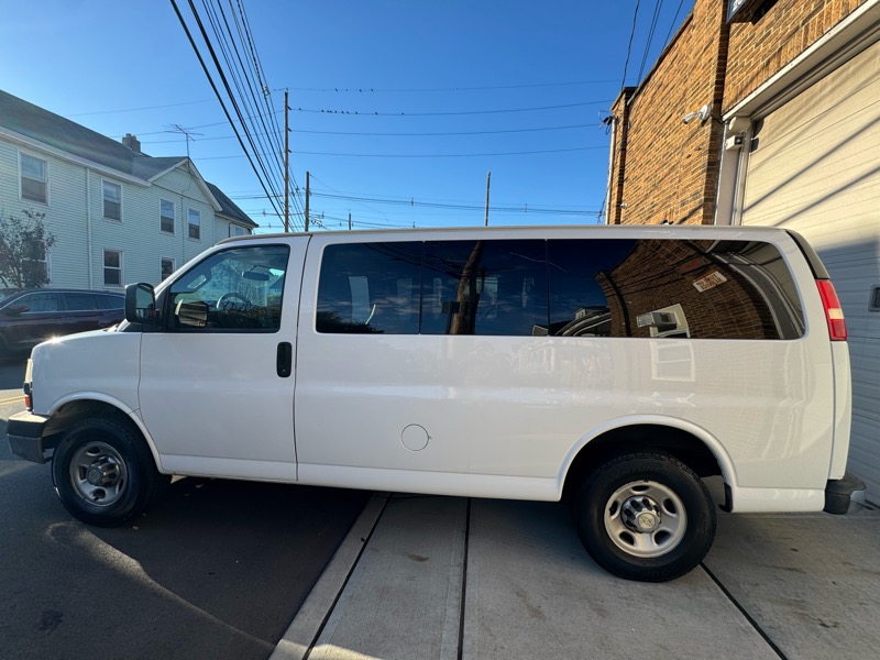 2016 Chevrolet Express LT 2500 photo 3