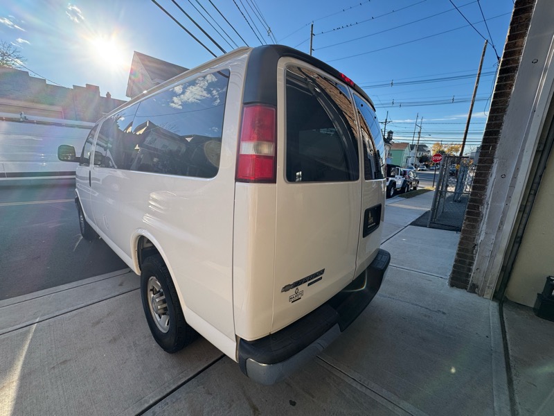 2016 Chevrolet Express LT 2500 photo 4