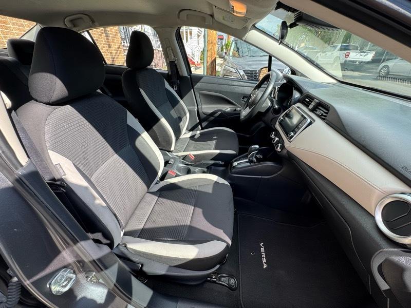 Nissan Versa SV 2021