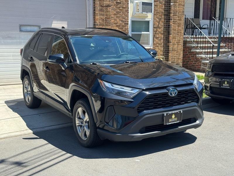 Toyota RAV4 Hybrid XLE 2023