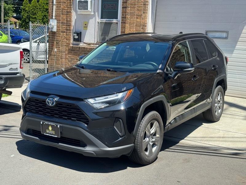Toyota RAV4 Hybrid XLE 2023