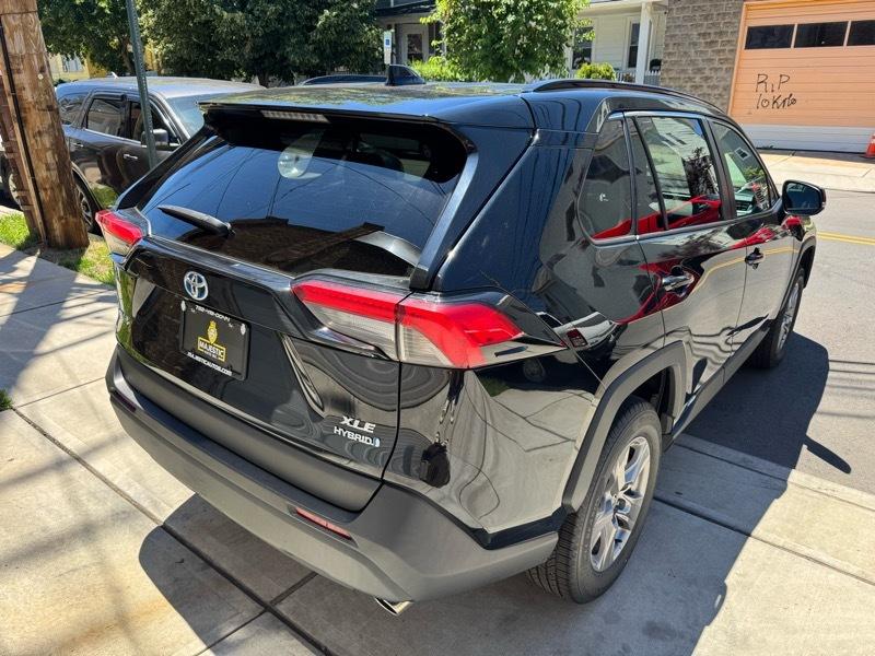 Toyota RAV4 Hybrid XLE 2023