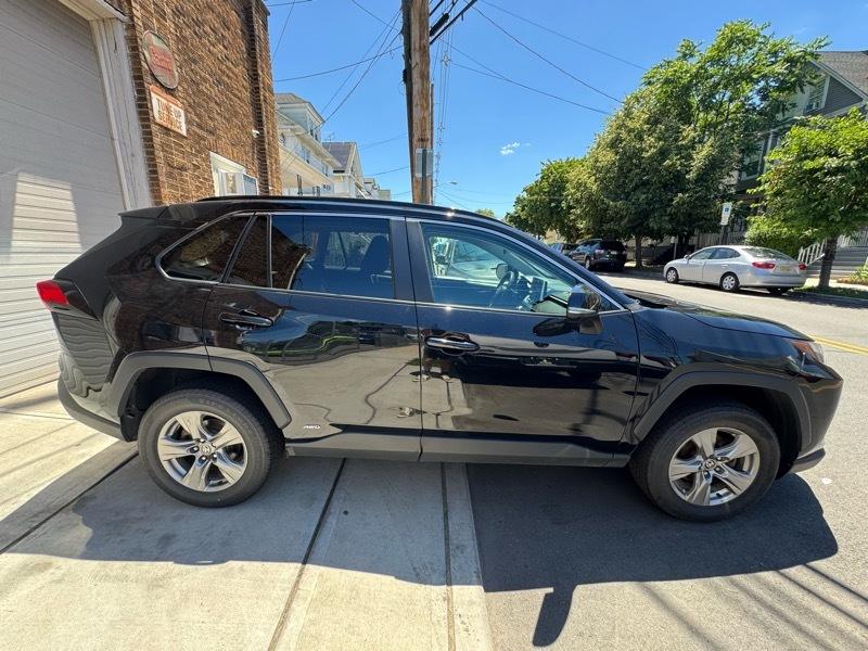 Toyota RAV4 Hybrid XLE 2023