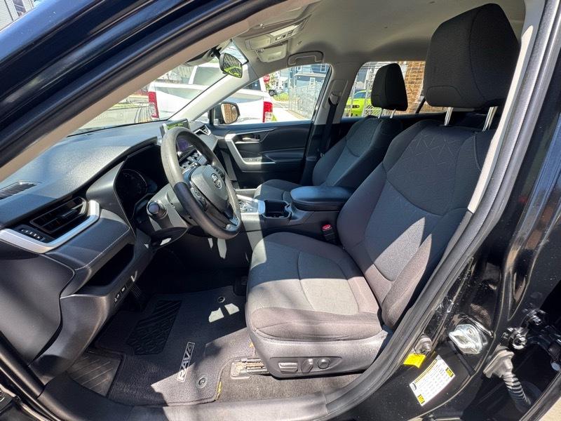 Toyota RAV4 Hybrid XLE 2023