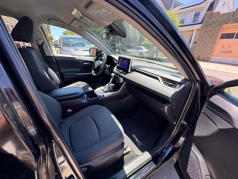 Toyota RAV4 Hybrid XLE 2023