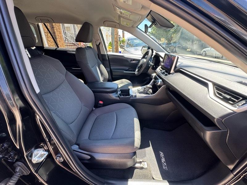 Toyota RAV4 Hybrid XLE 2023