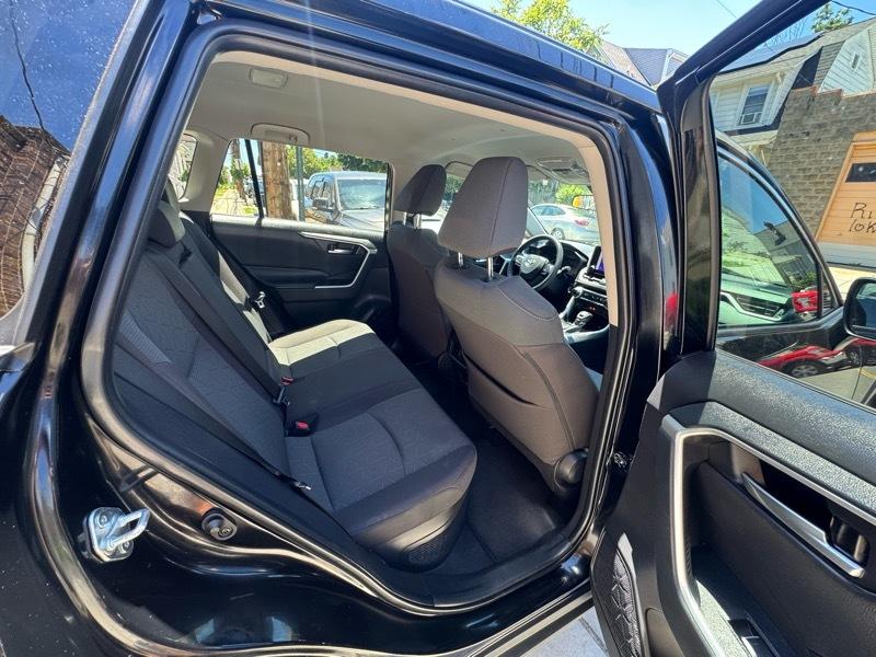 Toyota RAV4 Hybrid XLE 2023