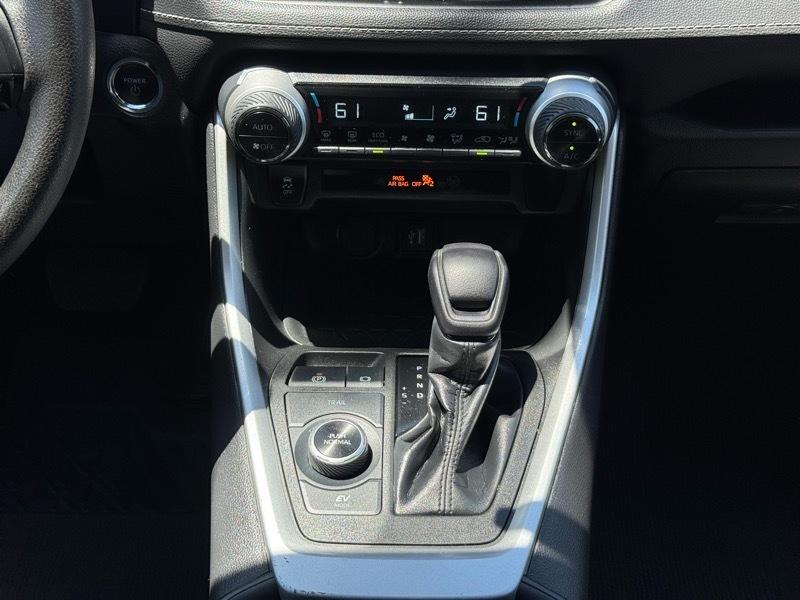 Toyota RAV4 Hybrid XLE 2023