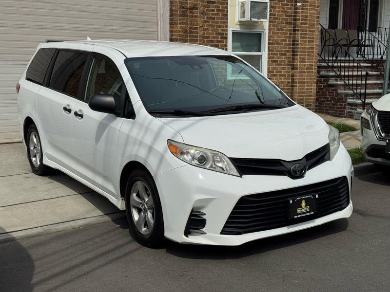 2019 Toyota Sienna LE 7-Passenger Mobility