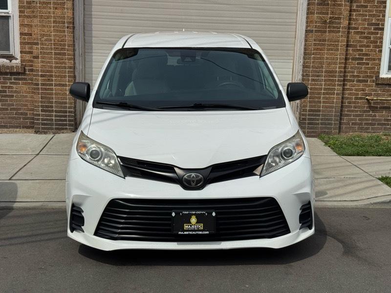 Toyota Sienna LE 7-Passenger Mobility 2019
